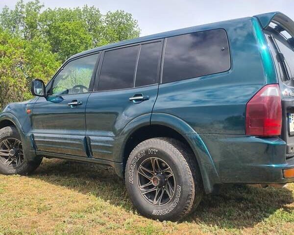 Зеленый Мицубиси Паджеро Вагон, объемом двигателя 3.5 л и пробегом 300 тыс. км за 8000 $, фото 1 на Automoto.ua