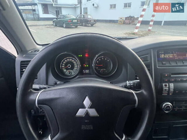 Зеленый Мицубиси Паджеро Вагон, объемом двигателя 3.2 л и пробегом 220 тыс. км за 7200 $, фото 53 на Automoto.ua