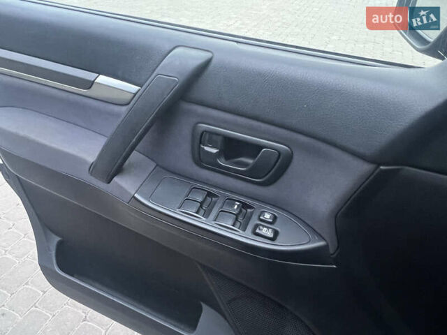 Зеленый Мицубиси Паджеро Вагон, объемом двигателя 3.2 л и пробегом 220 тыс. км за 7200 $, фото 62 на Automoto.ua