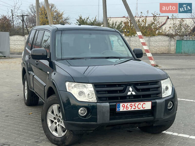 Зеленый Мицубиси Паджеро Вагон, объемом двигателя 3.2 л и пробегом 220 тыс. км за 7200 $, фото 4 на Automoto.ua
