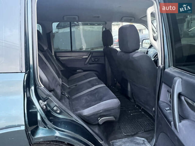 Зеленый Мицубиси Паджеро Вагон, объемом двигателя 3.2 л и пробегом 220 тыс. км за 7200 $, фото 65 на Automoto.ua