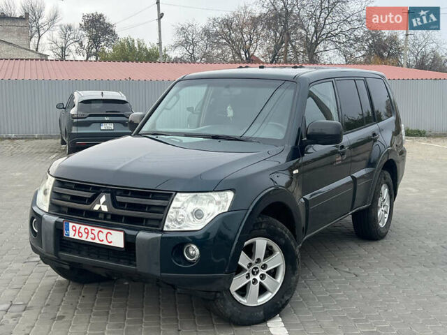 Зеленый Мицубиси Паджеро Вагон, объемом двигателя 3.2 л и пробегом 220 тыс. км за 7200 $, фото 1 на Automoto.ua