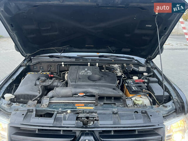 Зеленый Мицубиси Паджеро Вагон, объемом двигателя 3.2 л и пробегом 220 тыс. км за 7200 $, фото 75 на Automoto.ua