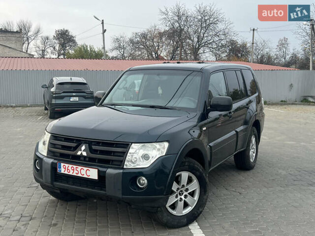 Зеленый Мицубиси Паджеро Вагон, объемом двигателя 3.2 л и пробегом 220 тыс. км за 7200 $, фото 2 на Automoto.ua