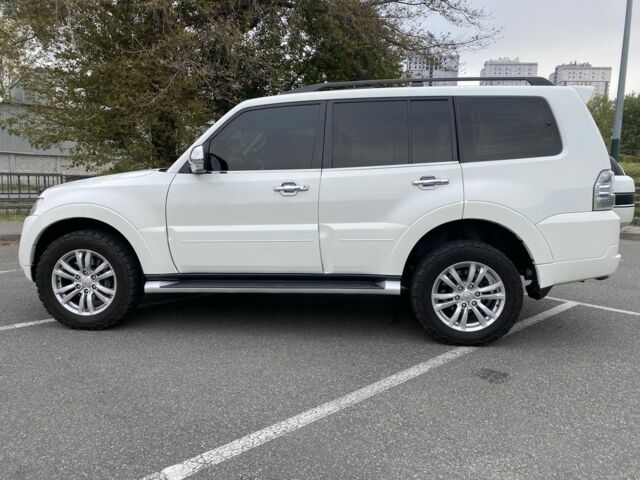 Белый Мицубиси Паджеро, объемом двигателя 3.2 л и пробегом 207 тыс. км за 19500 $, фото 3 на Automoto.ua