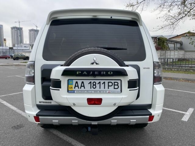 Белый Мицубиси Паджеро, объемом двигателя 3.2 л и пробегом 207 тыс. км за 19500 $, фото 1 на Automoto.ua