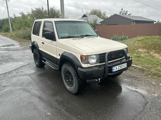 Белый Мицубиси Паджеро, объемом двигателя 3 л и пробегом 280 тыс. км за 6400 $, фото 1 на Automoto.ua