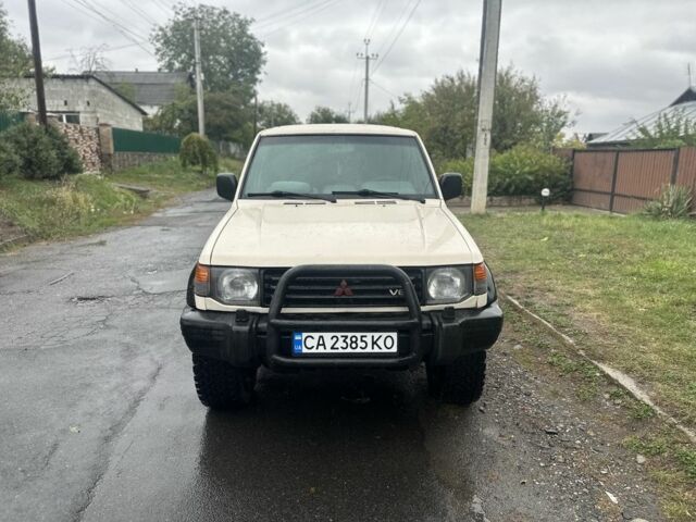 Белый Мицубиси Паджеро, объемом двигателя 3 л и пробегом 280 тыс. км за 6400 $, фото 2 на Automoto.ua