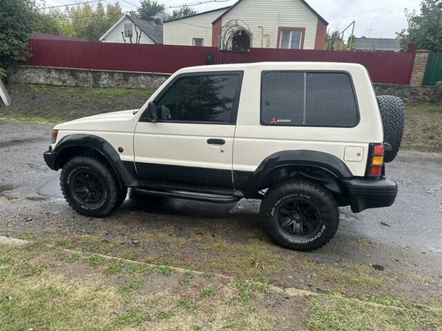 Белый Мицубиси Паджеро, объемом двигателя 3 л и пробегом 280 тыс. км за 6400 $, фото 4 на Automoto.ua