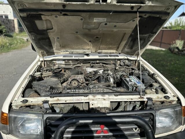 Белый Мицубиси Паджеро, объемом двигателя 3 л и пробегом 280 тыс. км за 6400 $, фото 6 на Automoto.ua