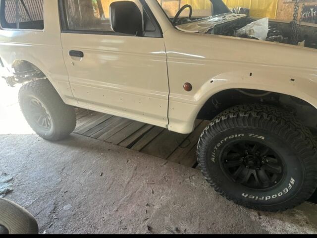 Белый Мицубиси Паджеро, объемом двигателя 3 л и пробегом 280 тыс. км за 6400 $, фото 9 на Automoto.ua