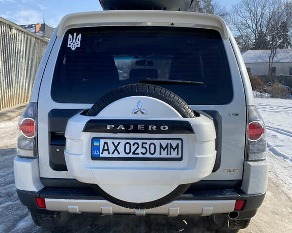 Белый Мицубиси Паджеро, объемом двигателя 2.97 л и пробегом 310 тыс. км за 13900 $, фото 19 на Automoto.ua