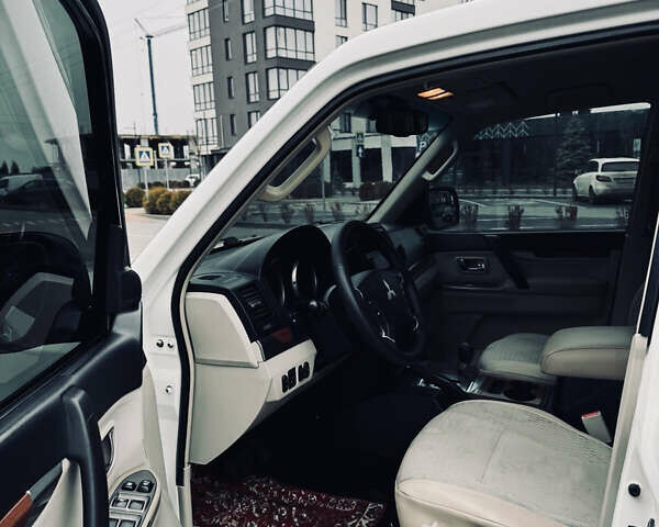 Білий Міцубісі Паджеро, об'ємом двигуна 2.97 л та пробігом 245 тис. км за 9850 $, фото 21 на Automoto.ua