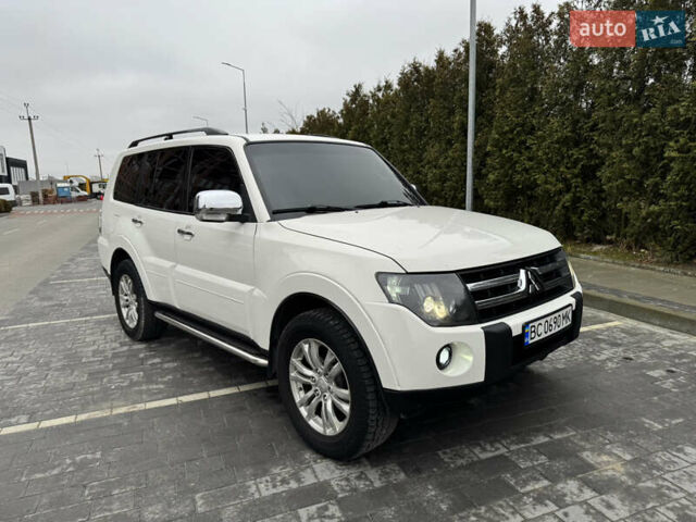 Білий Міцубісі Паджеро, об'ємом двигуна 2.97 л та пробігом 245 тис. км за 8900 $, фото 8 на Automoto.ua