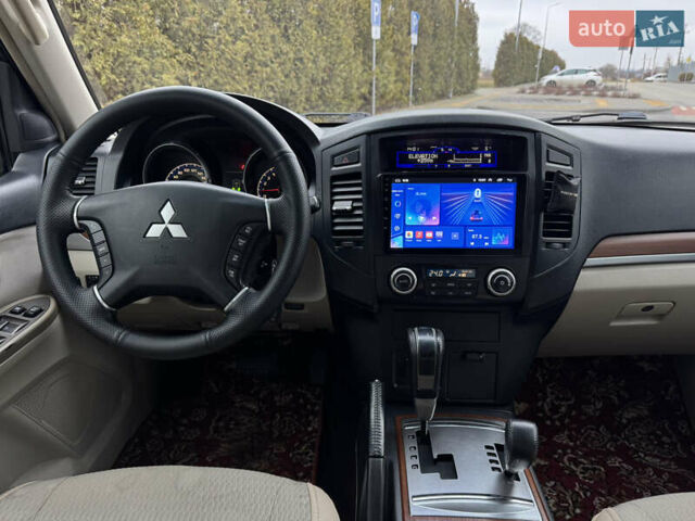 Білий Міцубісі Паджеро, об'ємом двигуна 2.97 л та пробігом 245 тис. км за 8900 $, фото 28 на Automoto.ua