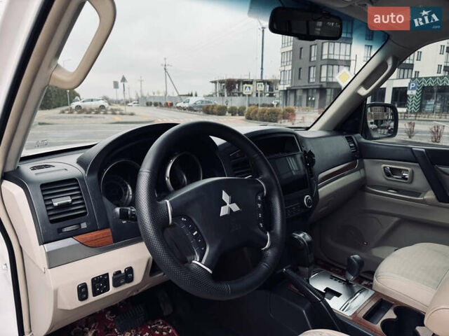 Білий Міцубісі Паджеро, об'ємом двигуна 2.97 л та пробігом 245 тис. км за 9850 $, фото 29 на Automoto.ua