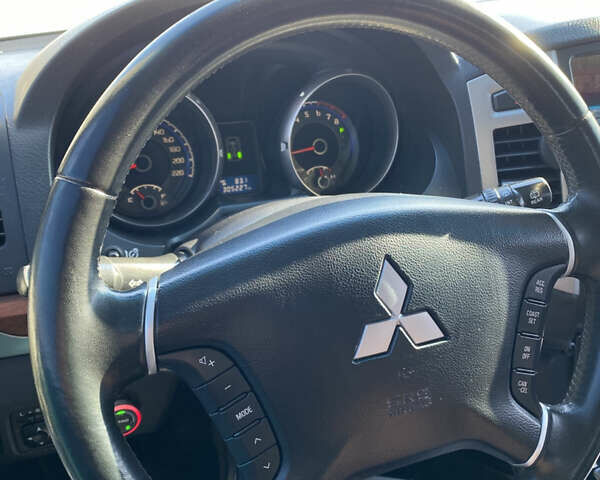 Белый Мицубиси Паджеро, объемом двигателя 2.97 л и пробегом 310 тыс. км за 13900 $, фото 11 на Automoto.ua