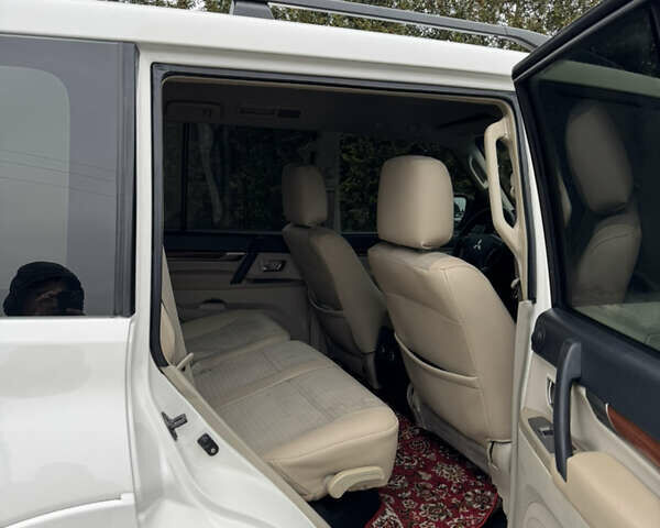 Білий Міцубісі Паджеро, об'ємом двигуна 2.97 л та пробігом 245 тис. км за 8900 $, фото 22 на Automoto.ua