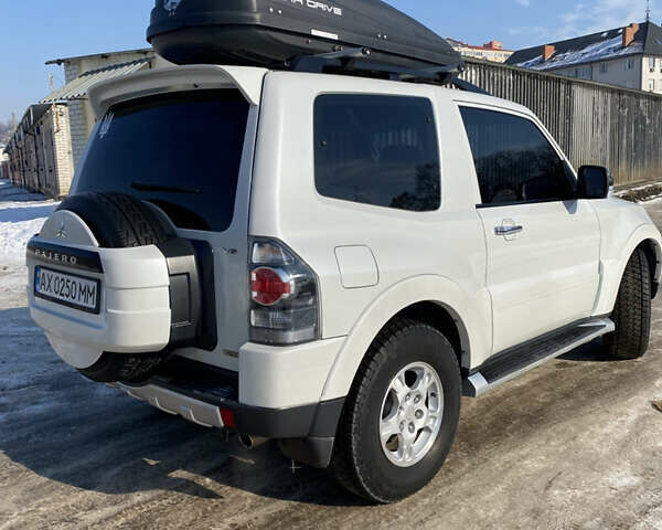 Белый Мицубиси Паджеро, объемом двигателя 2.97 л и пробегом 310 тыс. км за 13900 $, фото 18 на Automoto.ua