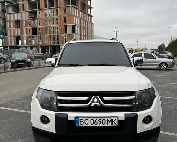 Білий Міцубісі Паджеро, об'ємом двигуна 2.97 л та пробігом 245 тис. км за 8900 $, фото 32 на Automoto.ua