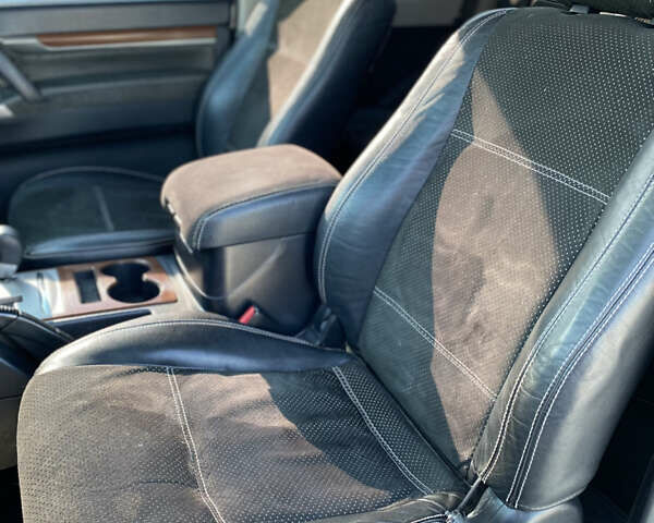 Белый Мицубиси Паджеро, объемом двигателя 2.97 л и пробегом 310 тыс. км за 13900 $, фото 13 на Automoto.ua