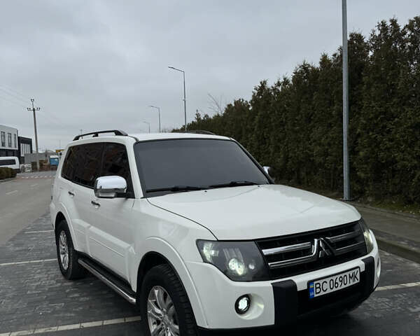 Білий Міцубісі Паджеро, об'ємом двигуна 2.97 л та пробігом 245 тис. км за 8900 $, фото 5 на Automoto.ua
