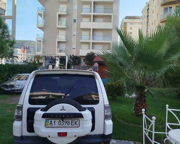 Белый Мицубиси Паджеро, объемом двигателя 3 л и пробегом 275 тыс. км за 10000 $, фото 6 на Automoto.ua