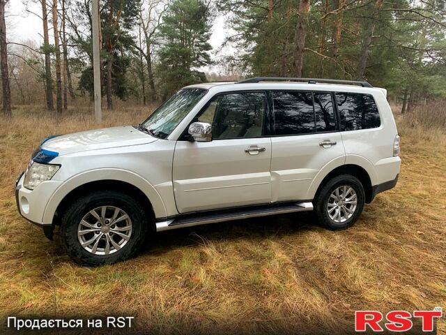 Белый Мицубиси Паджеро, объемом двигателя 3 л и пробегом 202 тыс. км за 12000 $, фото 3 на Automoto.ua