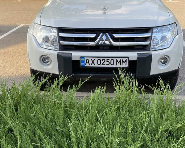 Белый Мицубиси Паджеро, объемом двигателя 2.97 л и пробегом 310 тыс. км за 13900 $, фото 5 на Automoto.ua