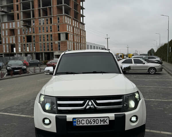 Білий Міцубісі Паджеро, об'ємом двигуна 2.97 л та пробігом 245 тис. км за 8900 $, фото 4 на Automoto.ua