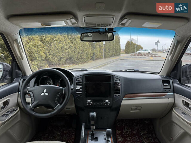 Білий Міцубісі Паджеро, об'ємом двигуна 2.97 л та пробігом 245 тис. км за 8900 $, фото 26 на Automoto.ua