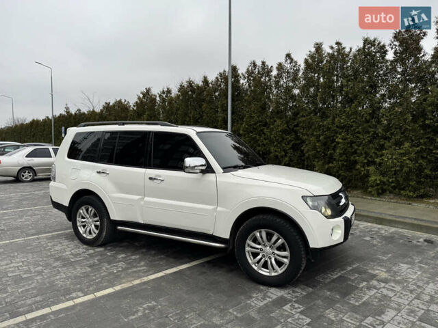 Білий Міцубісі Паджеро, об'ємом двигуна 2.97 л та пробігом 245 тис. км за 8900 $, фото 10 на Automoto.ua