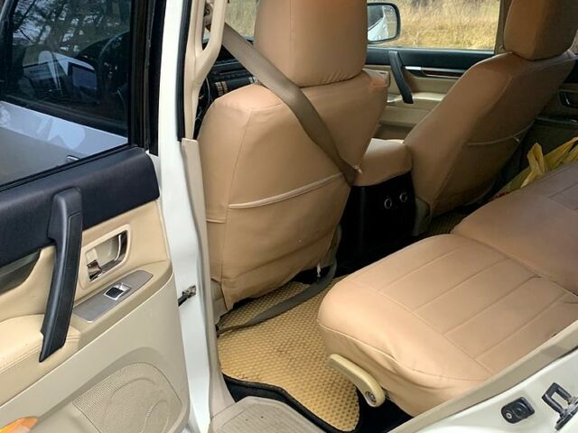 Белый Мицубиси Паджеро, объемом двигателя 3 л и пробегом 202 тыс. км за 12000 $, фото 8 на Automoto.ua