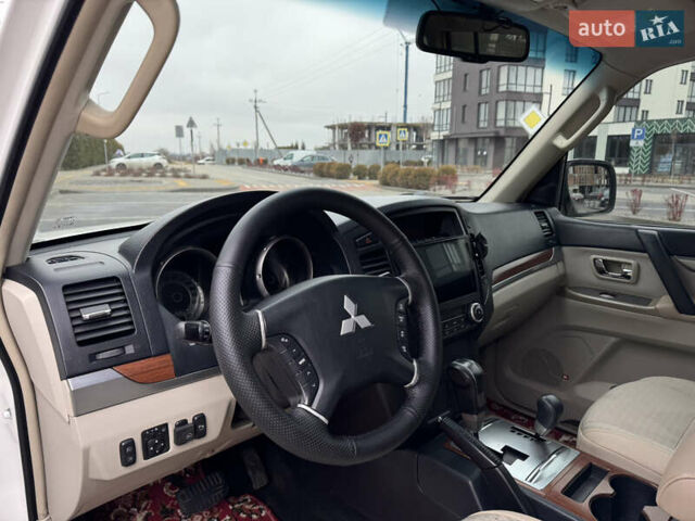 Білий Міцубісі Паджеро, об'ємом двигуна 2.97 л та пробігом 245 тис. км за 8900 $, фото 19 на Automoto.ua