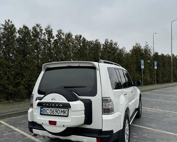 Білий Міцубісі Паджеро, об'ємом двигуна 2.97 л та пробігом 245 тис. км за 8900 $, фото 41 на Automoto.ua