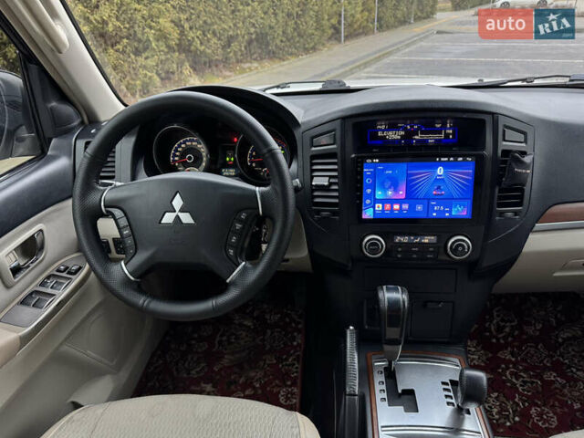 Білий Міцубісі Паджеро, об'ємом двигуна 2.97 л та пробігом 245 тис. км за 8900 $, фото 29 на Automoto.ua