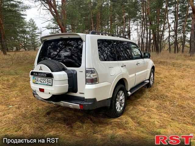 Белый Мицубиси Паджеро, объемом двигателя 3 л и пробегом 202 тыс. км за 12000 $, фото 6 на Automoto.ua