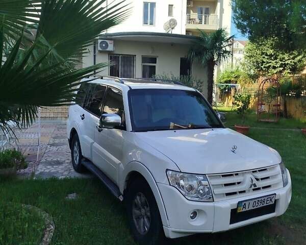 Белый Мицубиси Паджеро, объемом двигателя 3 л и пробегом 275 тыс. км за 10000 $, фото 7 на Automoto.ua