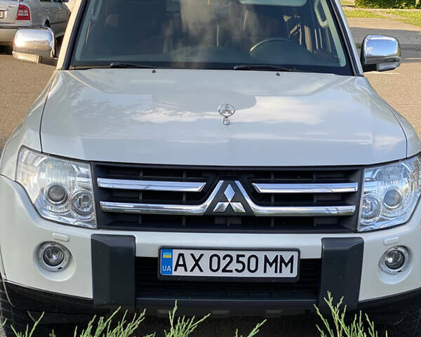 Белый Мицубиси Паджеро, объемом двигателя 2.97 л и пробегом 310 тыс. км за 13900 $, фото 1 на Automoto.ua