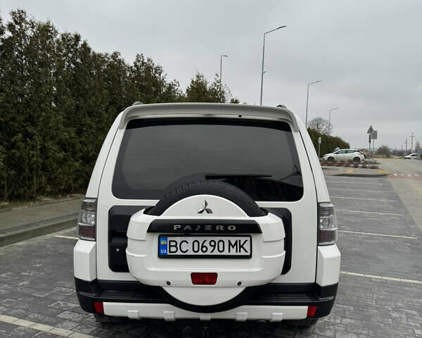 Білий Міцубісі Паджеро, об'ємом двигуна 2.97 л та пробігом 245 тис. км за 8900 $, фото 40 на Automoto.ua