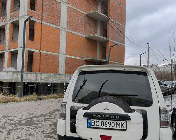 Белый Мицубиси Паджеро, объемом двигателя 2.97 л и пробегом 270 тыс. км за 10690 $, фото 2 на Automoto.ua