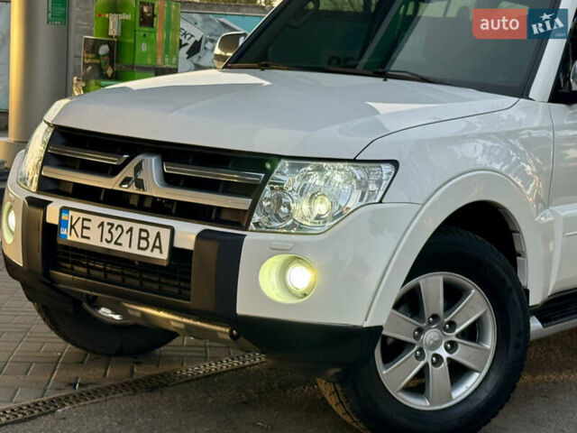 Белый Мицубиси Паджеро, объемом двигателя 3 л и пробегом 197 тыс. км за 12900 $, фото 5 на Automoto.ua