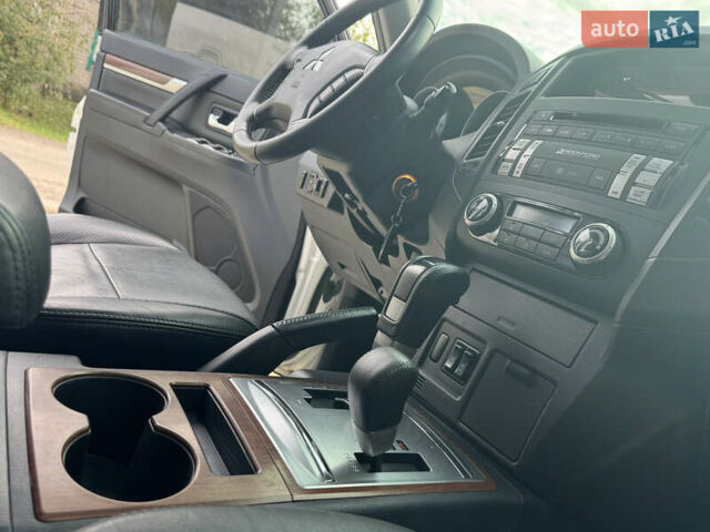 Белый Мицубиси Паджеро, объемом двигателя 3 л и пробегом 197 тыс. км за 12900 $, фото 35 на Automoto.ua