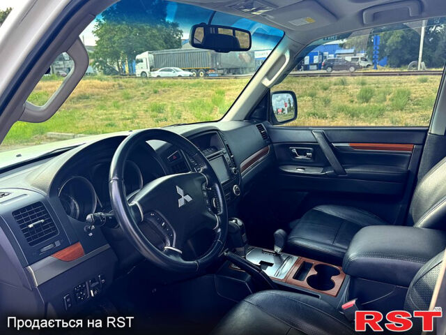 Білий Міцубісі Паджеро, об'ємом двигуна 3 л та пробігом 159 тис. км за 11900 $, фото 8 на Automoto.ua