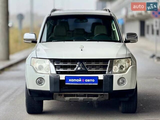 Білий Міцубісі Паджеро, об'ємом двигуна 3 л та пробігом 263 тис. км за 13499 $, фото 2 на Automoto.ua