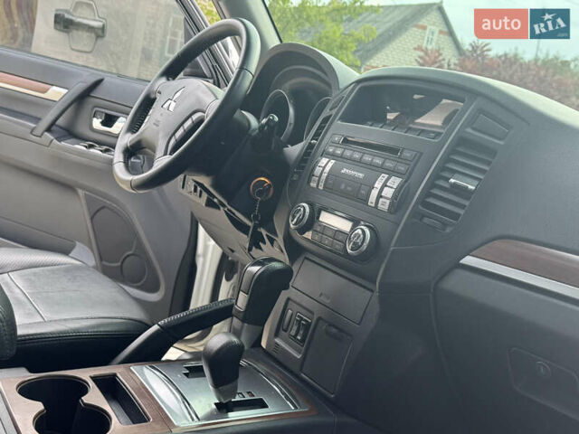 Белый Мицубиси Паджеро, объемом двигателя 3 л и пробегом 197 тыс. км за 12900 $, фото 32 на Automoto.ua