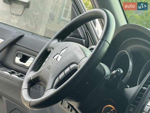 Белый Мицубиси Паджеро, объемом двигателя 3 л и пробегом 197 тыс. км за 12900 $, фото 28 на Automoto.ua