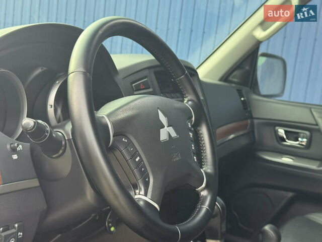 Белый Мицубиси Паджеро, объемом двигателя 3 л и пробегом 197 тыс. км за 12900 $, фото 20 на Automoto.ua
