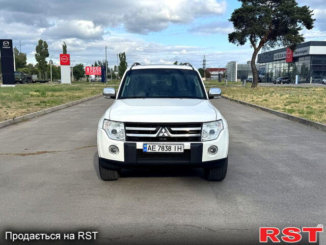 Білий Міцубісі Паджеро, об'ємом двигуна 3 л та пробігом 159 тис. км за 11900 $, фото 1 на Automoto.ua