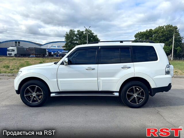 Білий Міцубісі Паджеро, об'ємом двигуна 3 л та пробігом 159 тис. км за 11900 $, фото 3 на Automoto.ua